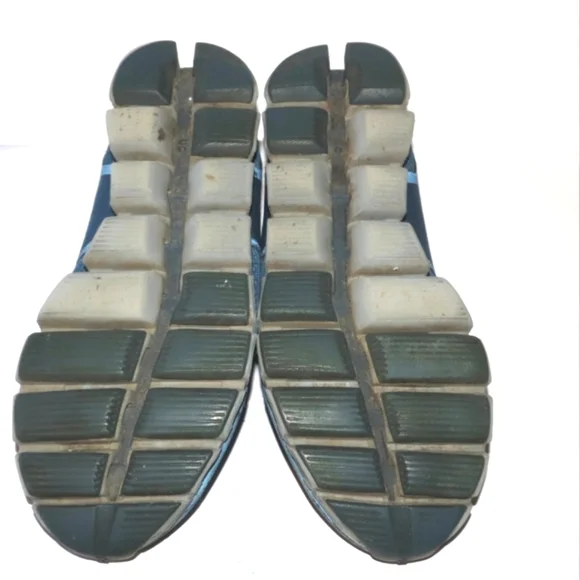 On CLOUD ON running TEAL SNEAKERS - Picture 8 of 9